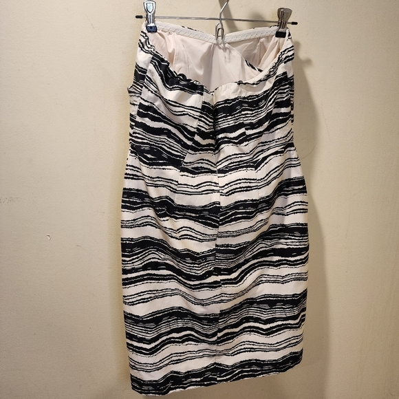The Limited Black and Ivory Strapples Dress with Pockets size 6 - Picture 7 of 12